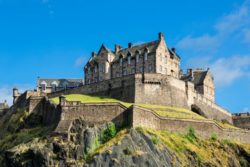 How to Save Money on Edinburgh Castle Tickets